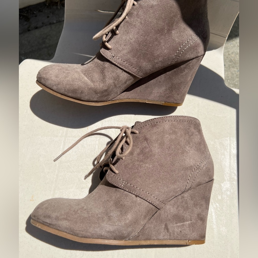Arizona Wedge Heel Booties, Taupe, size 7M - Picture 13 of 16